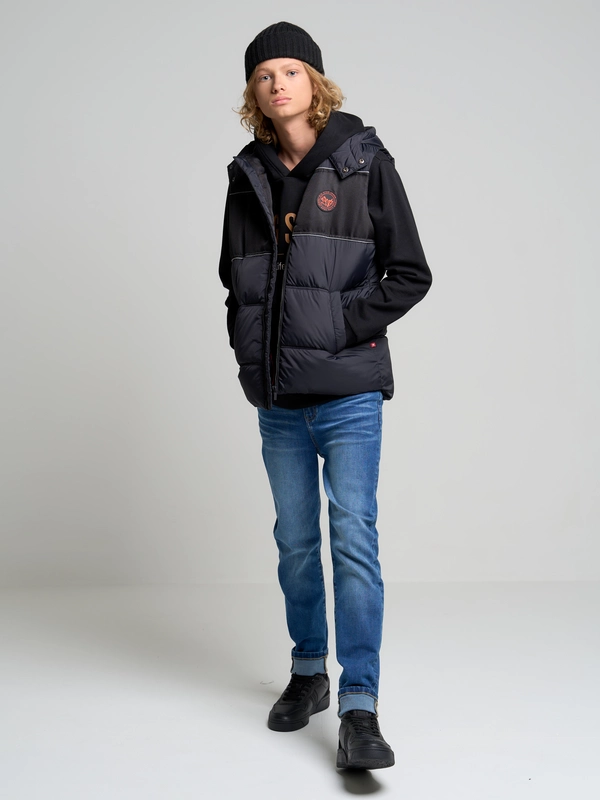 Kamizelka chłopięca z kapturem pikowana czarna Dilan 906