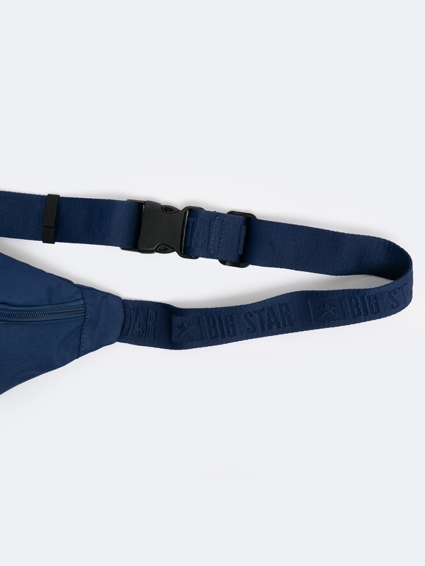 Saszetka męska typu nerka  z czerwoną kieszonką na froncie granatowa Kralen 403