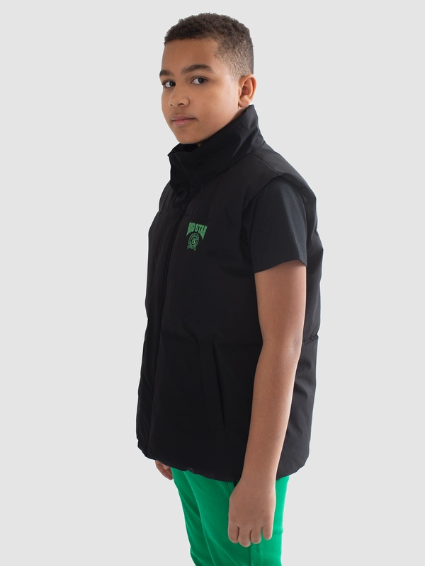 Kamizelka chłopięca pikowana z niewielkim nadrukiem na piersi czarna Tiger 906