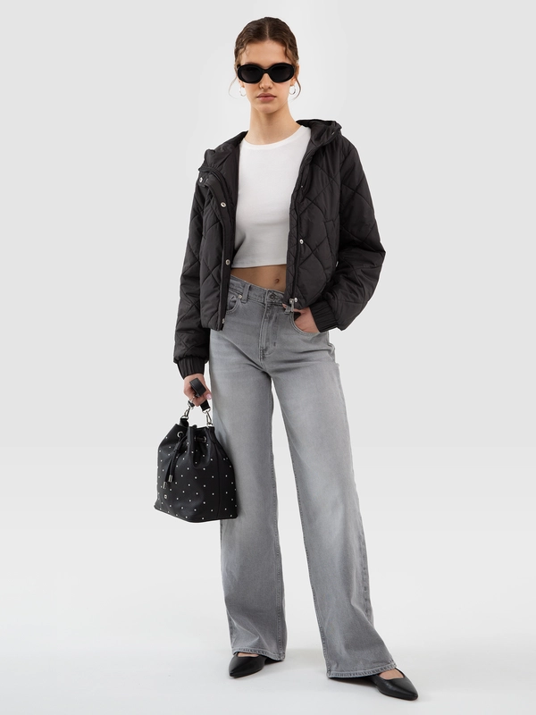 Kurtka damska pikowana z kapturem przejściowa czarna Pery 906