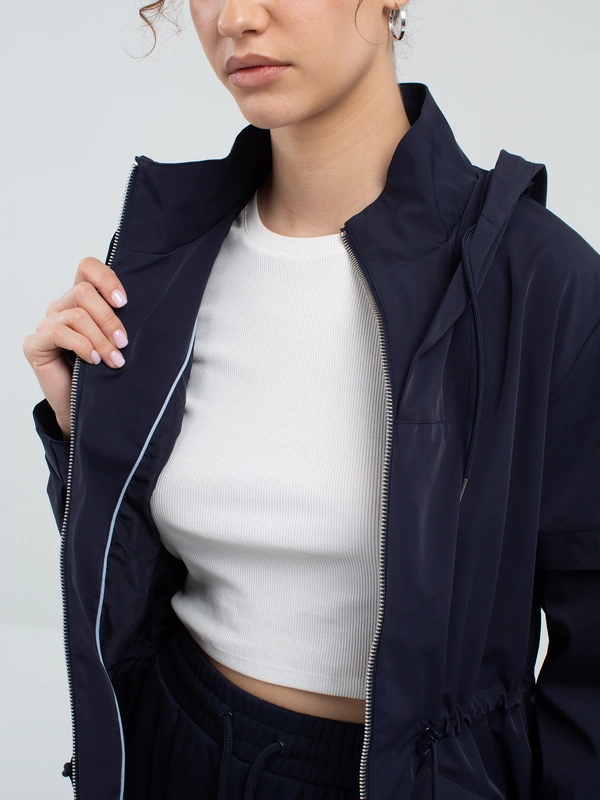 Kurtka damska przeciwdeszczowa z regulacją w tali granatowa Nafula 403