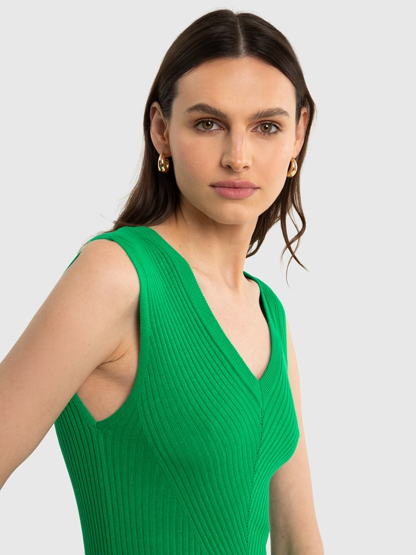 Sukienka damska prążkowana slim z wiskozy zielona Zizila 301