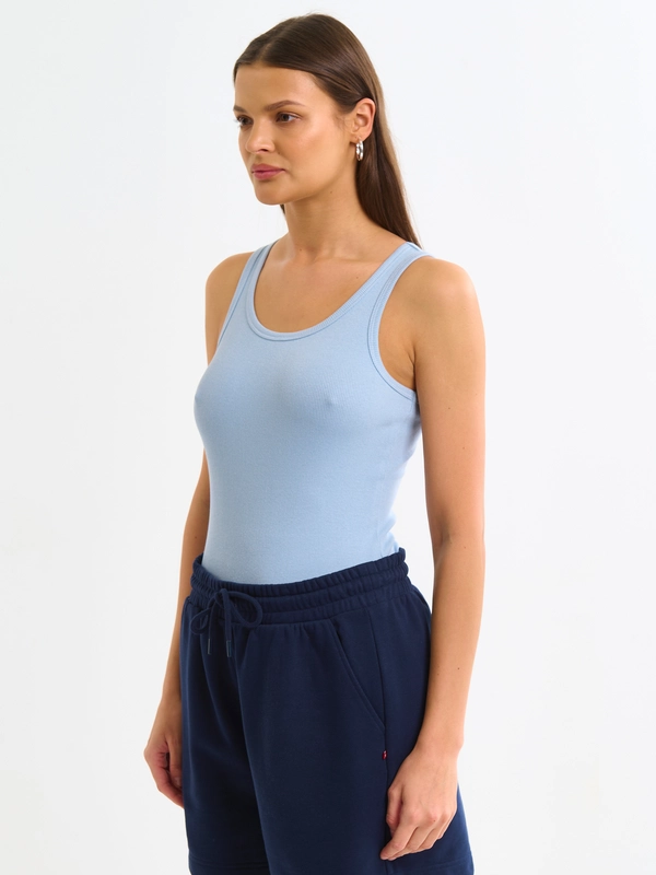 Koszulka damska na ramiączkach prążkowana błękitna Aurela 400