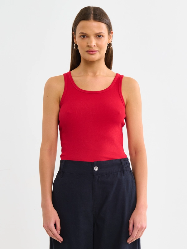 Koszulka damska na ramiączkach prążkowana czerwona Aurela 603