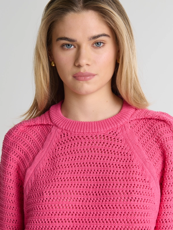 Sweter damski o ażurowym splocie różowy Funia 601