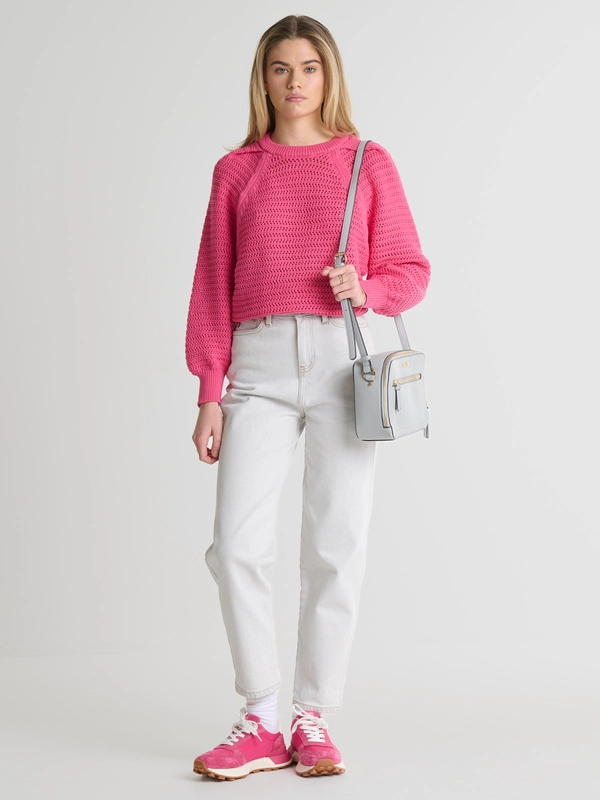 Sweter damski o ażurowym splocie różowy Funia 601