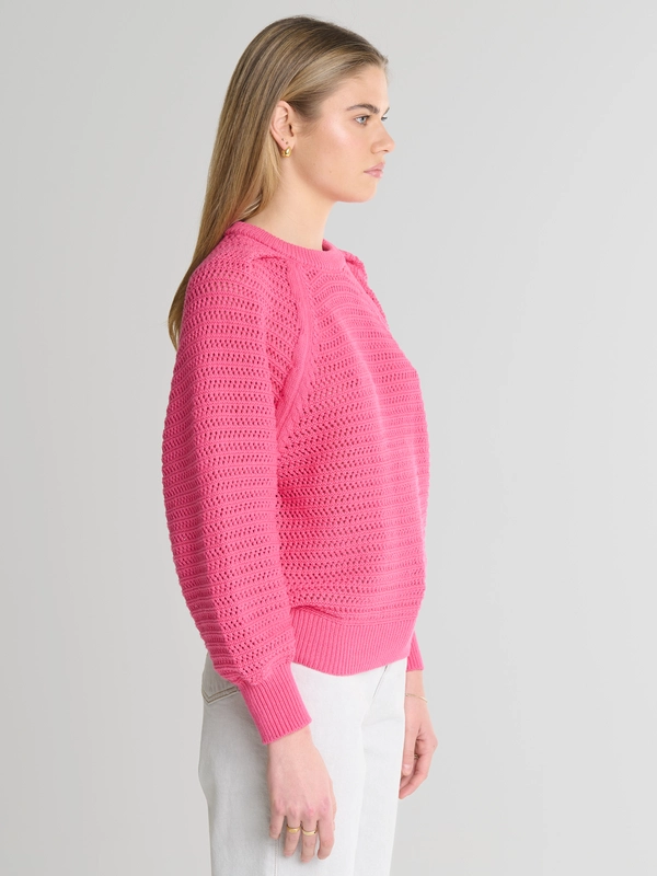 Sweter damski o ażurowym splocie różowy Funia 601