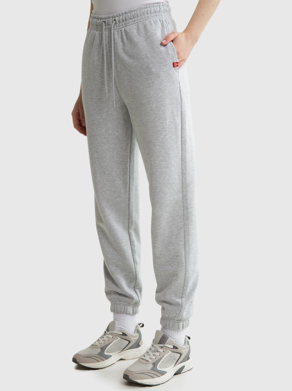 Spodnie damskie dresowe szare Yeva 901