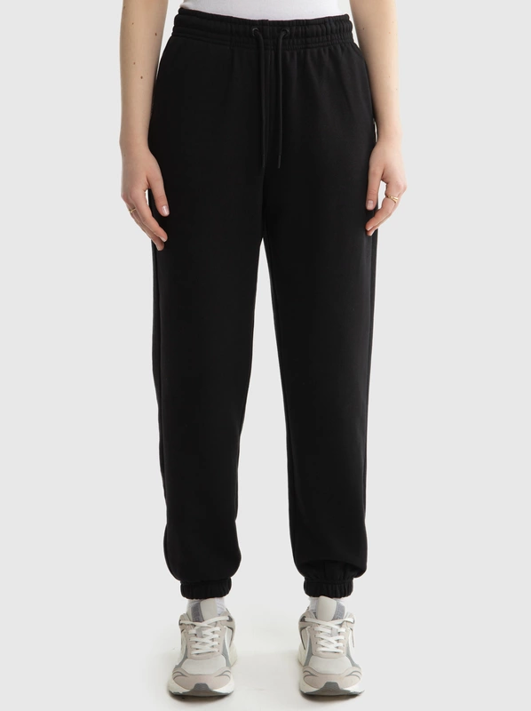 Spodnie damskie dresowe czarne Yeva 906
