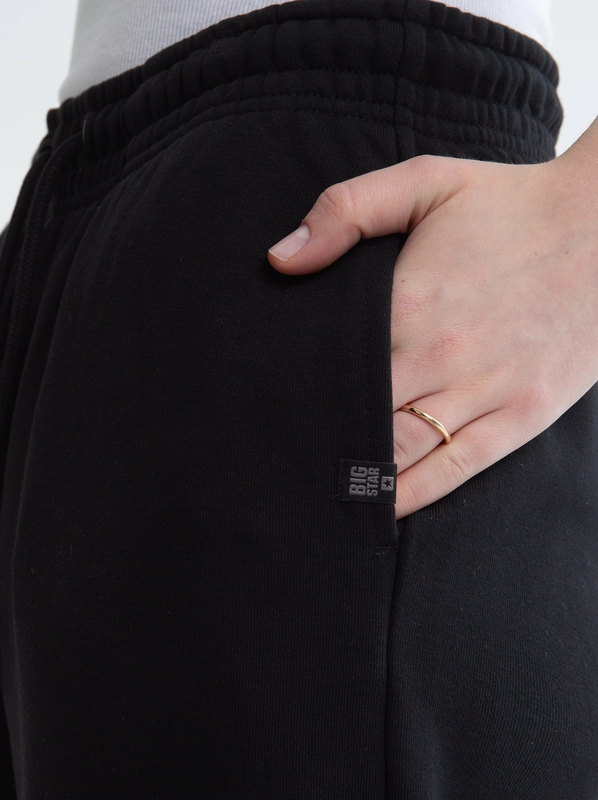 Spodnie damskie dresowe czarne Yeva 906