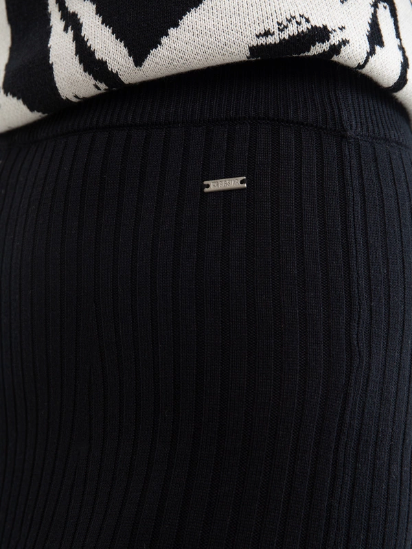 Spódnica damska midi z wiskozy w prążek czarna Zizalia 906