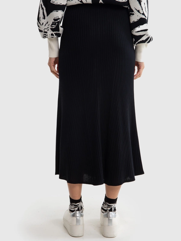 Spódnica damska midi z wiskozy w prążek czarna Zizalia 906
