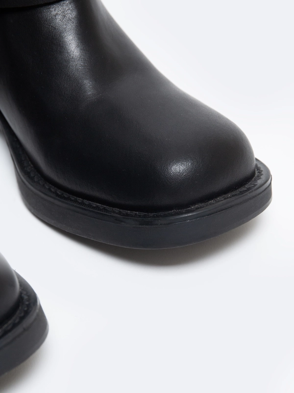 Botki damskie ze skóry naturalnej z ozdobnymi sprzączkami czarne OO274A190 906