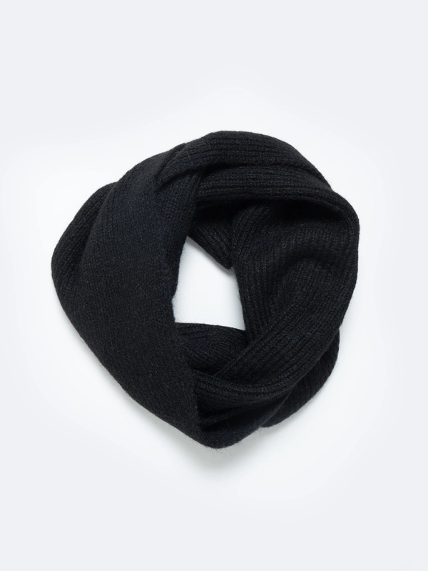 Szalik damski czarny Poleni 906