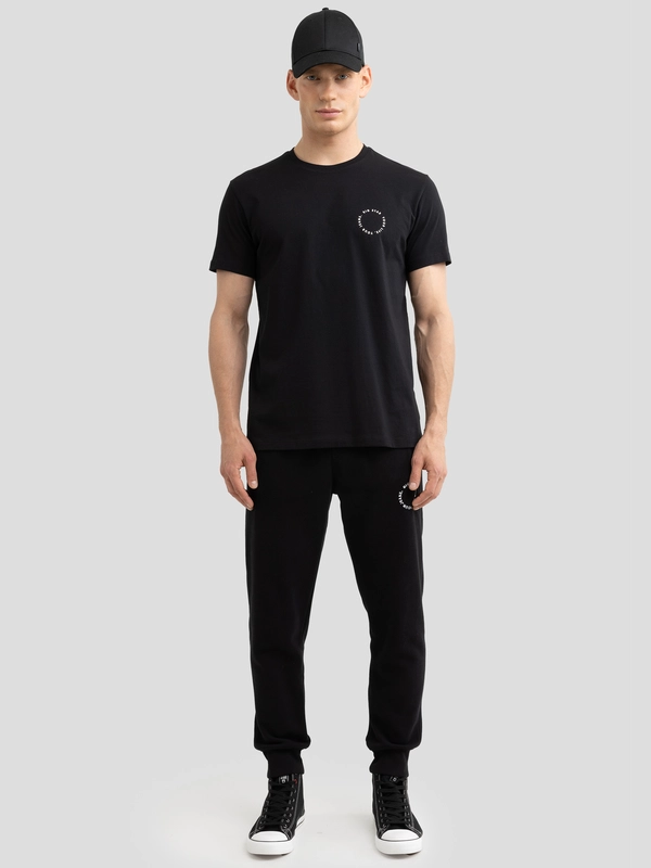 Koszulka męska z niewielkim nadrukiem na piersi czarna Orpion 906