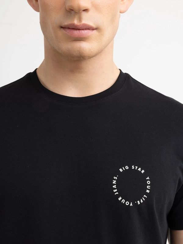 Koszulka męska z niewielkim nadrukiem na piersi czarna Orpion 906