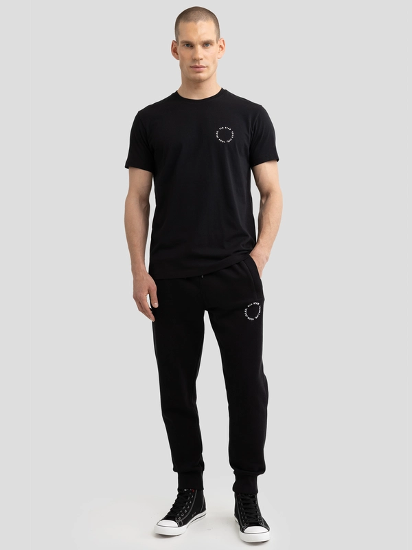 Koszulka męska z niewielkim nadrukiem na piersi czarna Orpion 906