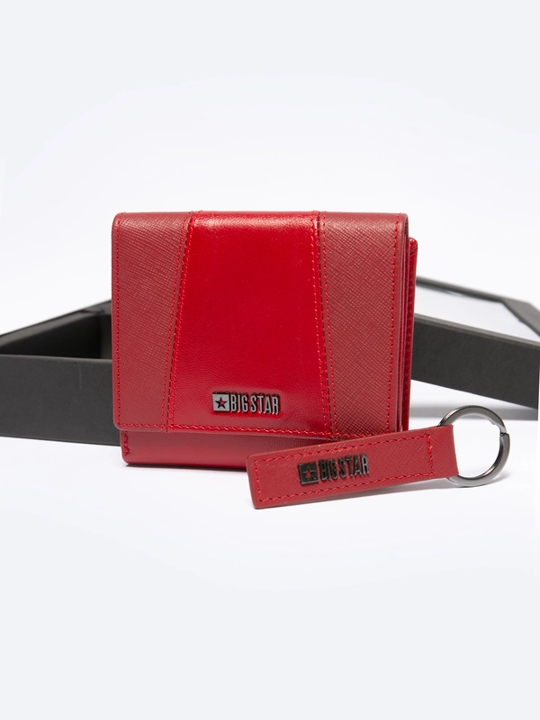 Portfel damski skórzany z brelokiem czerwony Mika 660