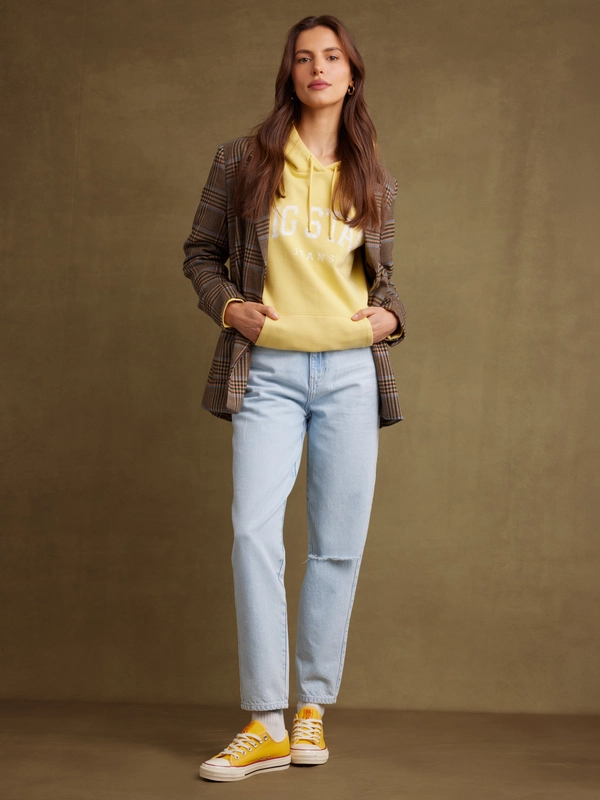 Jeansy damskie mom jeans z rozcięciem jasnoniebieskie Silla 122