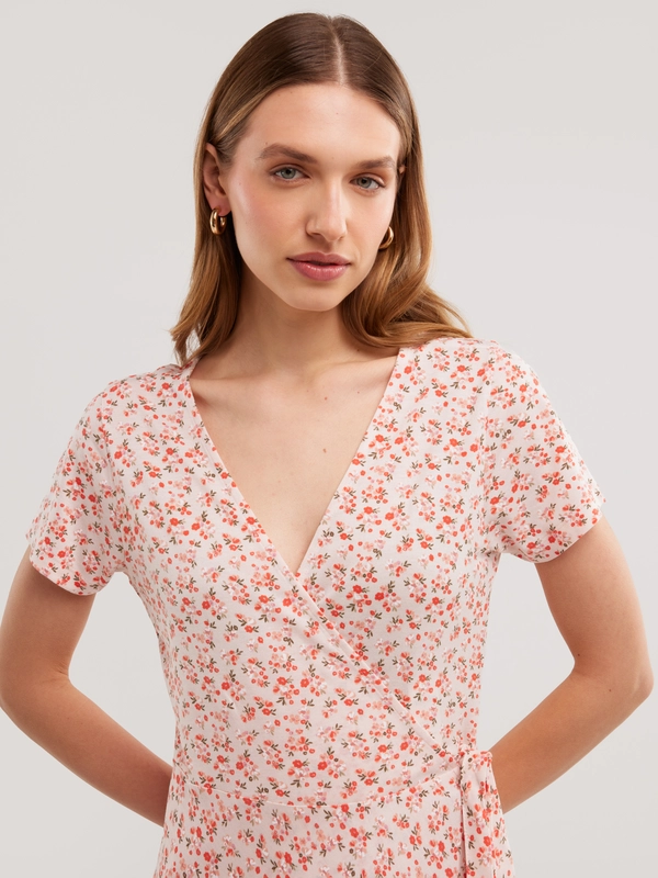 Sukienka damska mini kopertowa z motywem kwiatowym różowa Rihatana 601