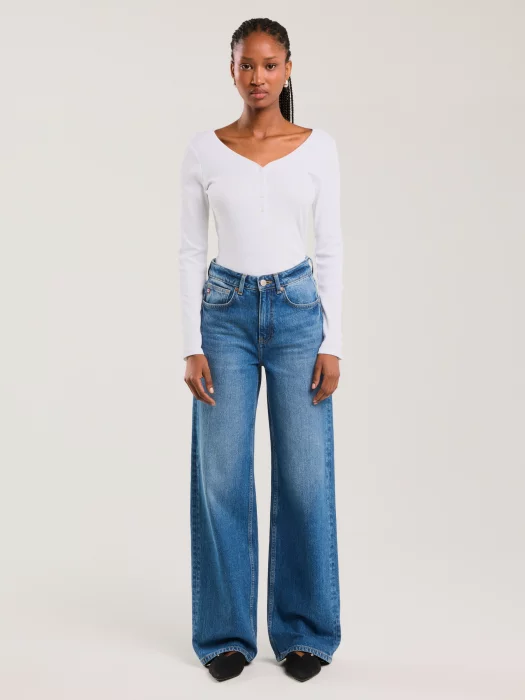 Bluzka damska slim z prążkowanej dzianiny biała Nathalie 101