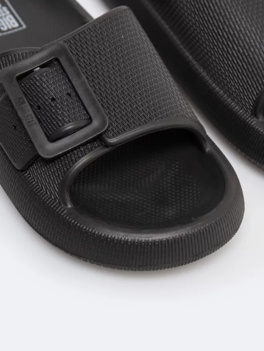 Klapki damskie z ozdobną klamrą czarne RR274A571 906