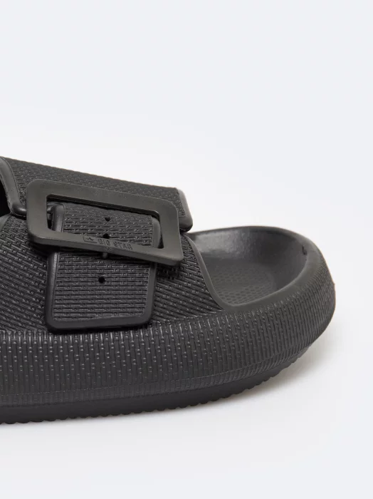 Klapki damskie z ozdobną klamrą czarne RR274A571 906