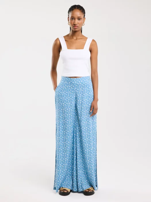 Spodnie damskie wide z wiskozy z motywem kwiatowym niebieskie Bohimi 402