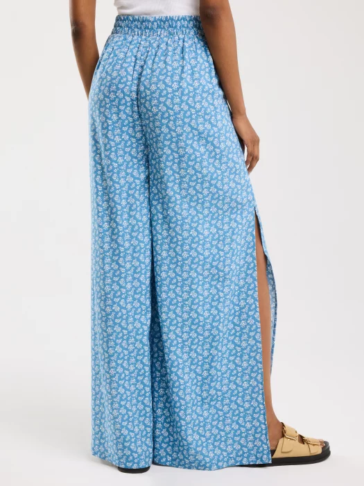 Spodnie damskie wide z wiskozy z motywem kwiatowym niebieskie Bohimi 402