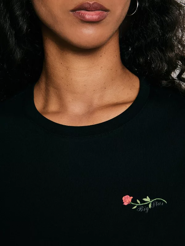 Koszulka damska z niewielkim haftem na piersi czarna Lidia 906