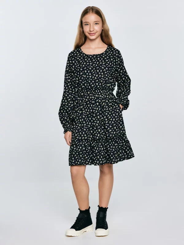 Sukienka dziewczęca z wiskozy z motywem kwiatowym czarna Namisa 906