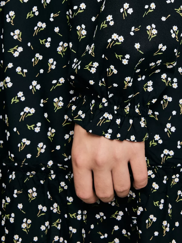 Sukienka dziewczęca z wiskozy z motywem kwiatowym czarna Namisa 906