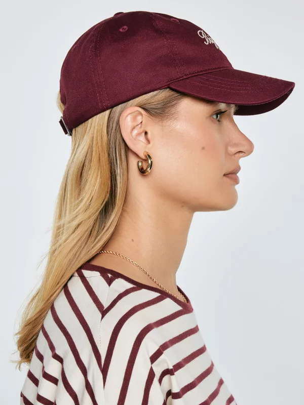 Czapka damska z daszkiem z haftem bordowa Bellia 604