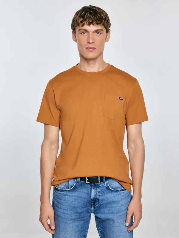 Koszulka męska z kieszonką brązowa Carbon 802