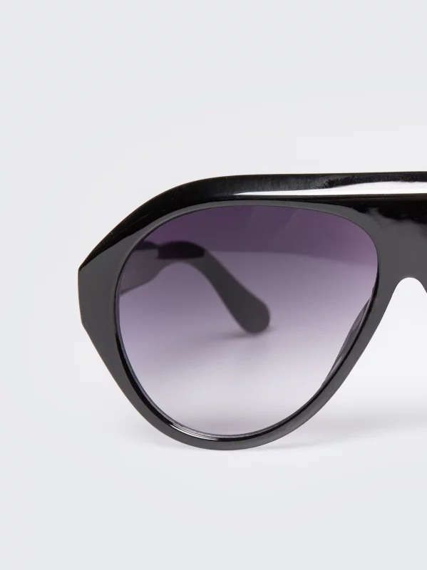 Okulary przeciwsłoneczne czarne Aradi 906