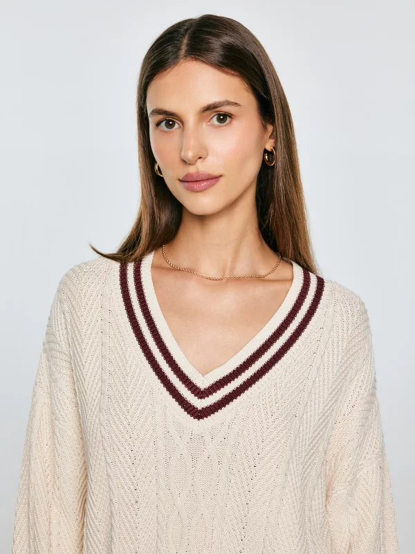 Sweter damski z wiskozy z dekoltem v-neck kremowy Cyntylia 102