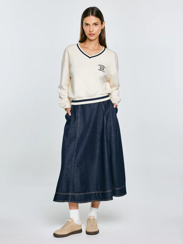 Bluza damska w stylu college z haftem z dekoltem v-neck kremowa Gabriella 103