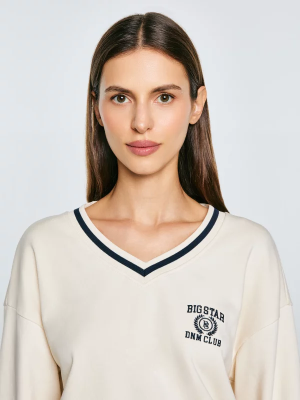 Bluza damska w stylu college z haftem z dekoltem v-neck kremowa Gabriella 103