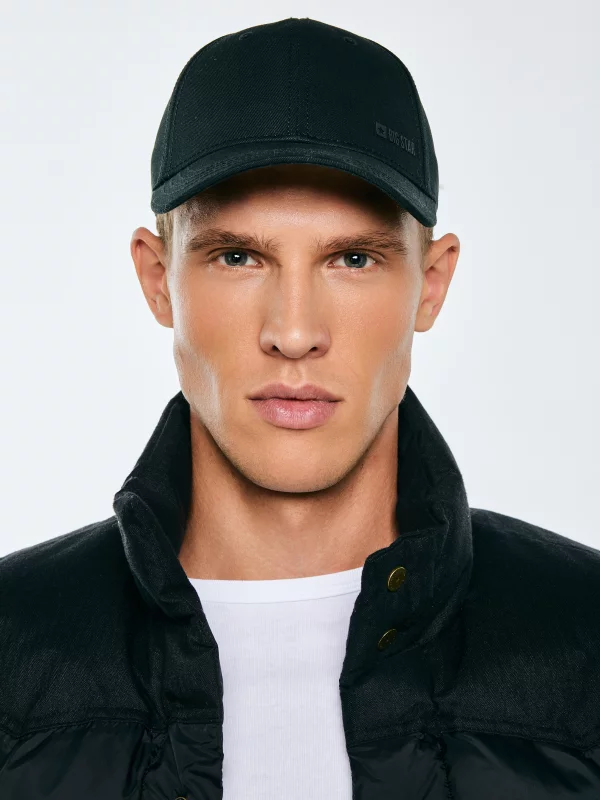 Czapka z daszkiem czarna Basil 906