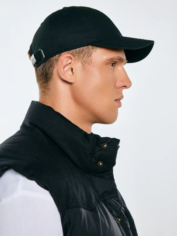 Czapka z daszkiem czarna Basil 906