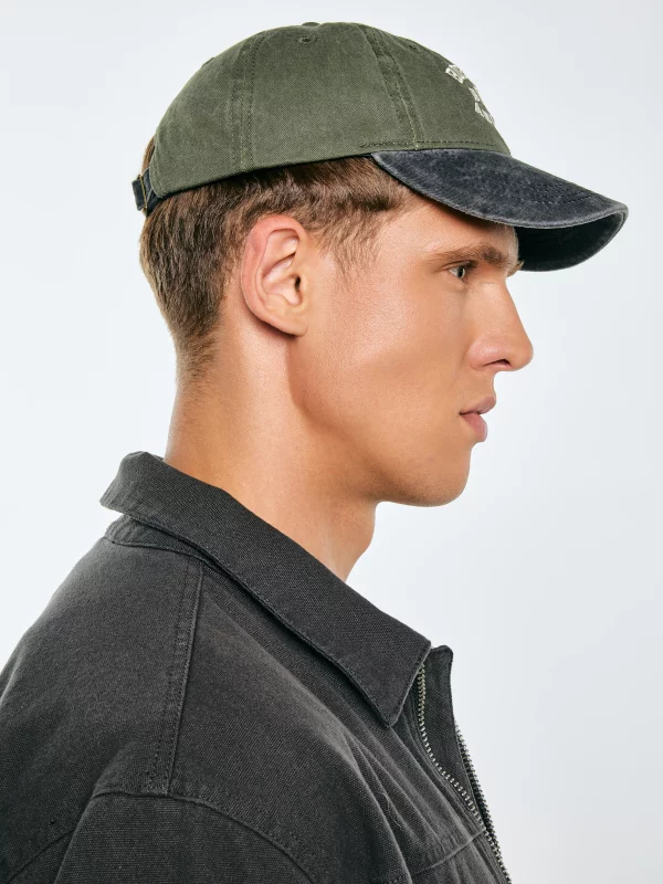 Czapka z daszkiem z haftem khaki Noel 303