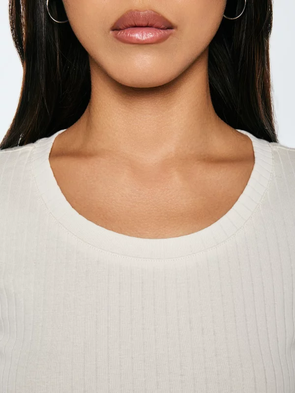 Koszulka damska slim w prążek kremowa Asterca 103