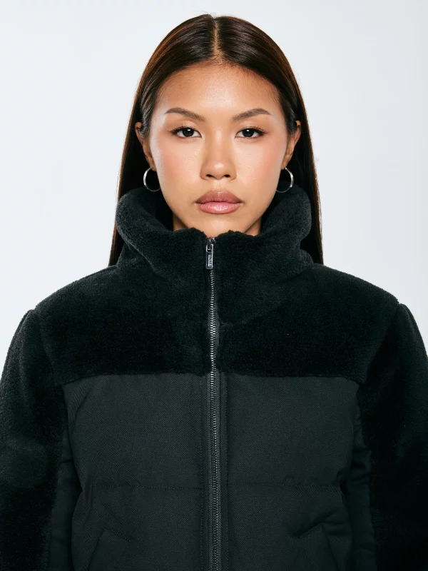 Kurtka damska pudełkowa z futerkiem czarna Salbatora 906