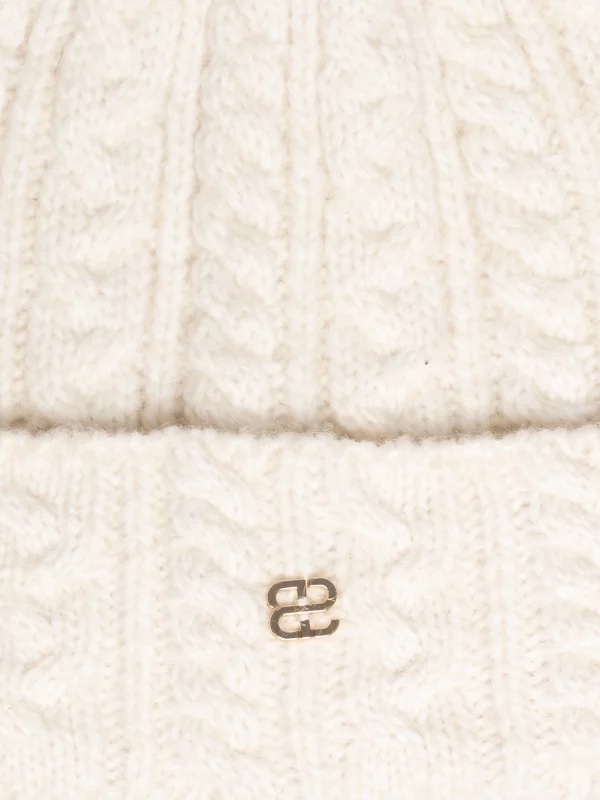 Czapka damska z dekoracyjnym splotem z pomponem kremowa Carole 103