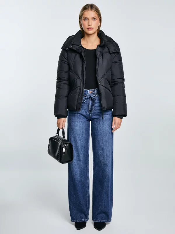 Kurtka damska pikowana z odpinanym kapturem czarna Kelviana 906