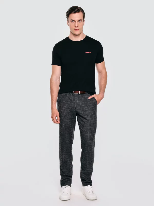 Koszulka męska z niewielkim nadrukiem na piersi czarna Karr 906