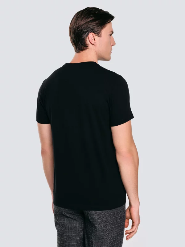 Koszulka męska z niewielkim nadrukiem na piersi czarna Karr 906