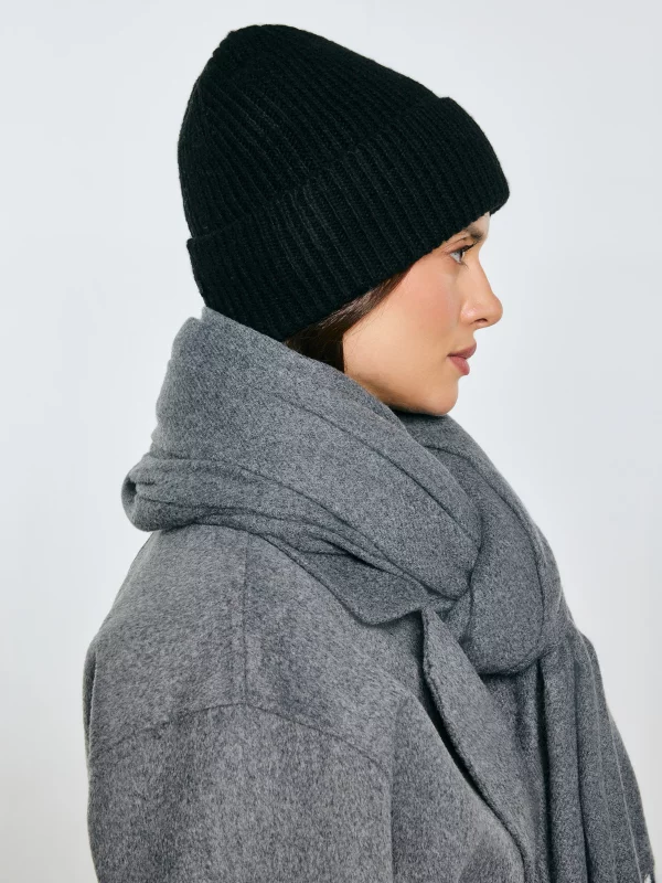 Czapka damska z dodatkiem wełny czarna Desire 906