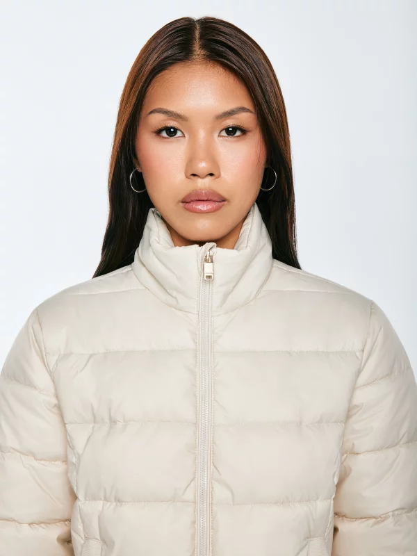 Kurtka damska slim pikowana ze stójką kremowa Delina 103