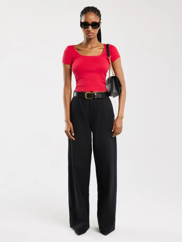 Koszulka damska slim z dekoltem caro czerwona Missa 603